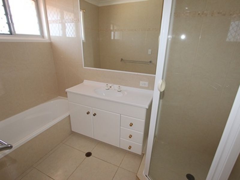 8 Dobell Avenue, Paradise Point QLD 4216