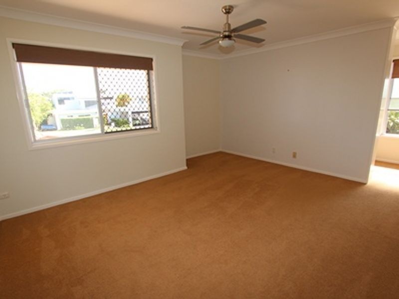 8 Dobell Avenue, Paradise Point QLD 4216