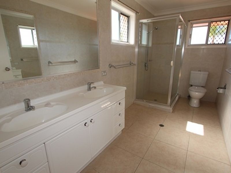 8 Dobell Avenue, Paradise Point QLD 4216