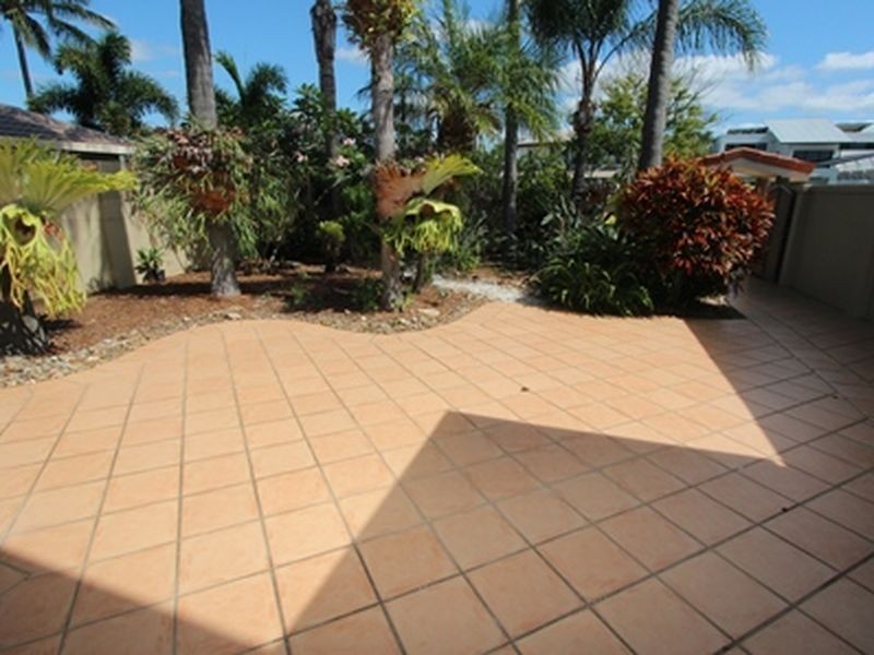 8 Dobell Avenue, Paradise Point QLD 4216