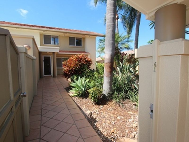 8 Dobell Avenue, Paradise Point QLD 4216