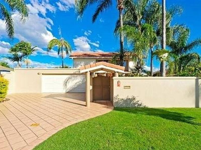 8 Dobell Avenue, Paradise Point QLD 4216