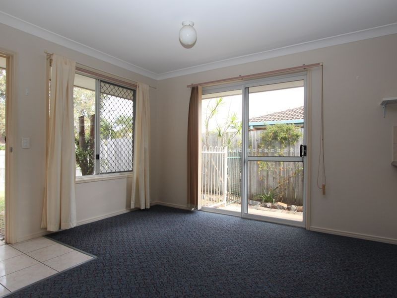 2/129 Government Road, Labrador QLD 4215