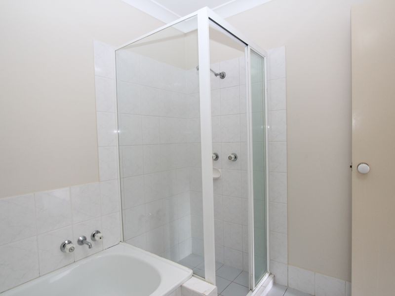 2/129 Government Road, Labrador QLD 4215