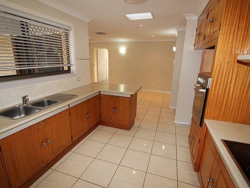 40 Tradewinds Avenue, Paradise Point QLD 4216