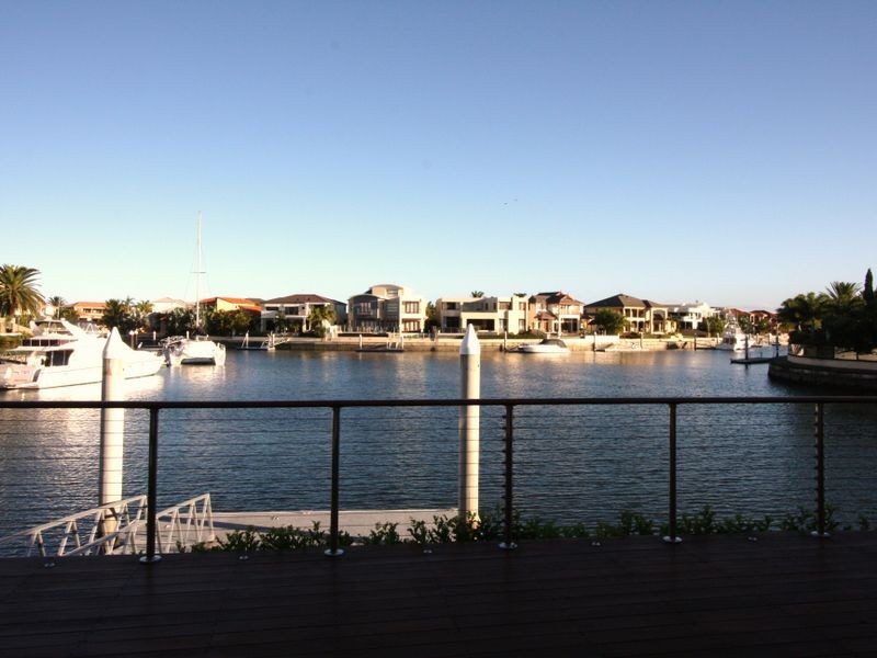 33 The Sovereign Mile, Sovereign Islands QLD 4216