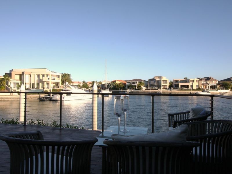 33 The Sovereign Mile, Sovereign Islands QLD 4216