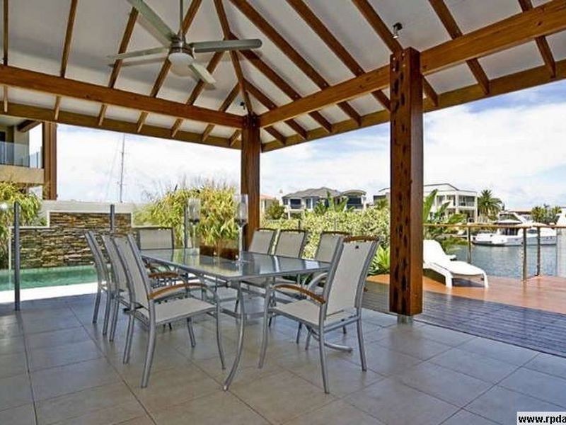 33 The Sovereign Mile, Sovereign Islands QLD 4216