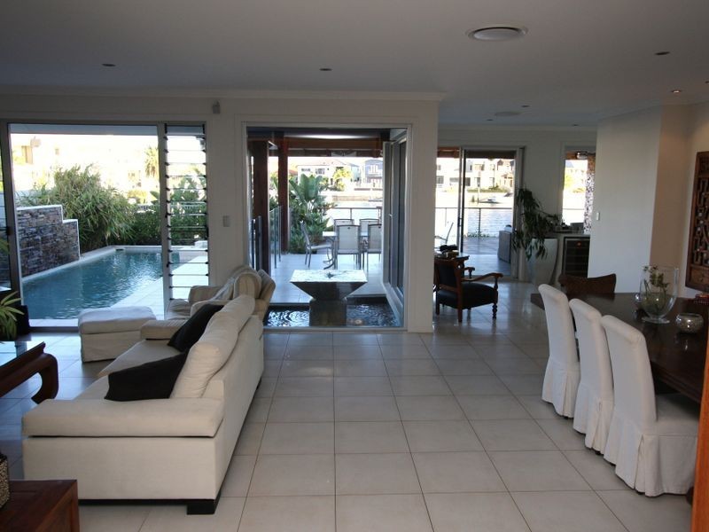 33 The Sovereign Mile, Sovereign Islands QLD 4216