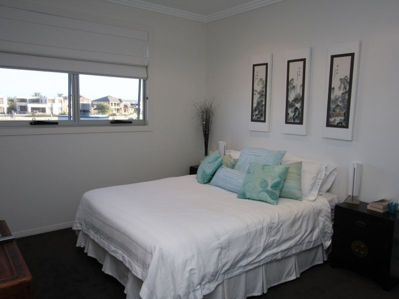 33 The Sovereign Mile, Sovereign Islands QLD 4216