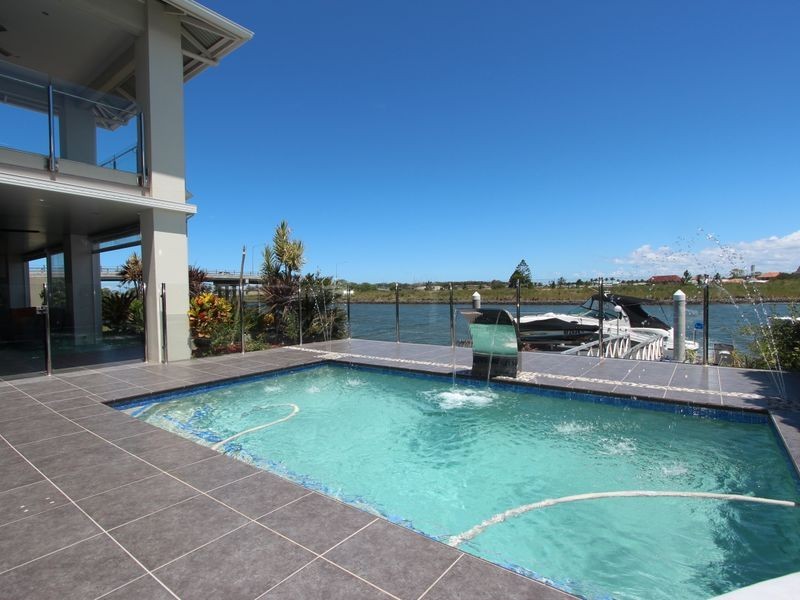 8 Palladium Boulevard, Hope Island QLD 4212