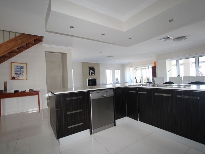 8 Palladium Boulevard, Hope Island QLD 4212