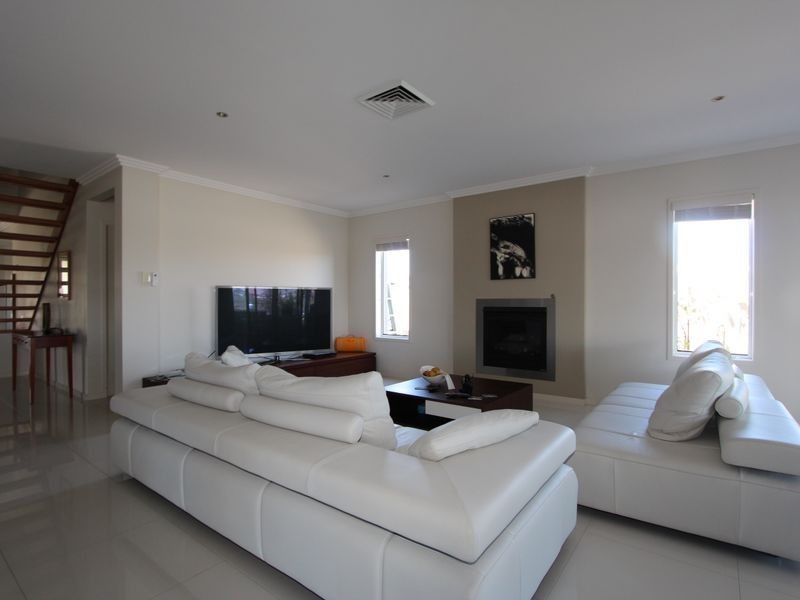 8 Palladium Boulevard, Hope Island QLD 4212