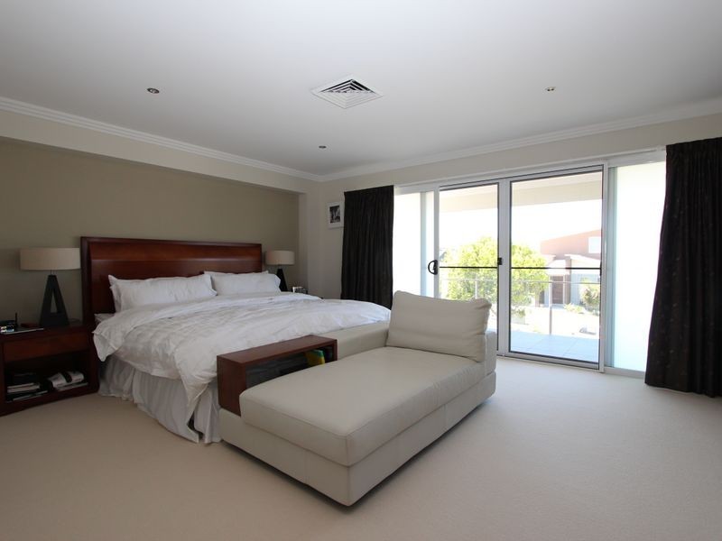 8 Palladium Boulevard, Hope Island QLD 4212