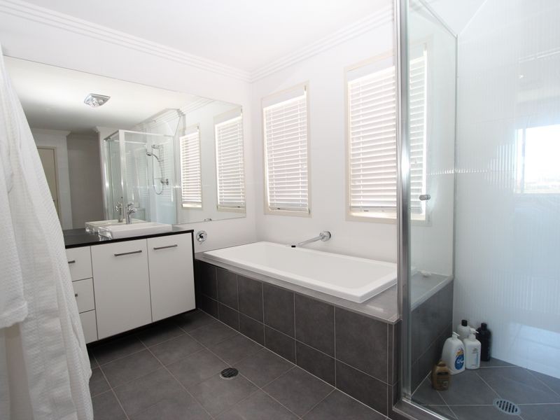 8 Palladium Boulevard, Hope Island QLD 4212