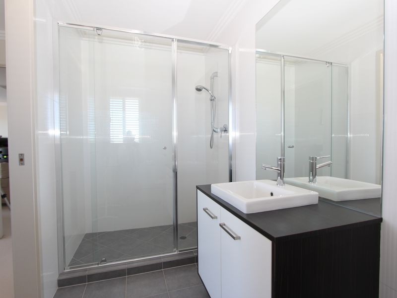 8 Palladium Boulevard, Hope Island QLD 4212