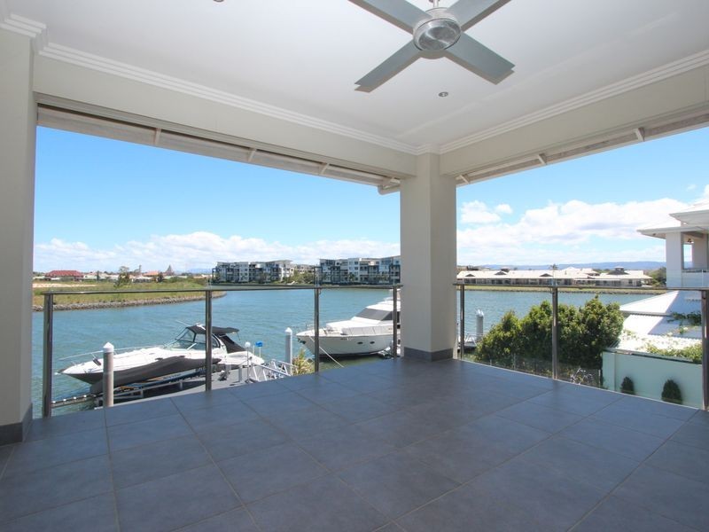 8 Palladium Boulevard, Hope Island QLD 4212