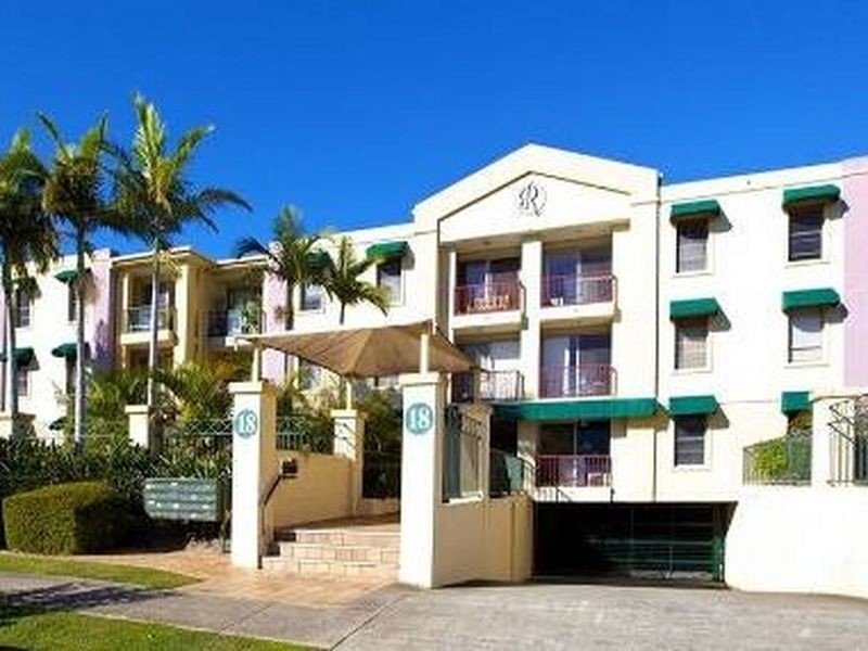 17/18 Jennifer Avenue, Runaway Bay QLD 4216