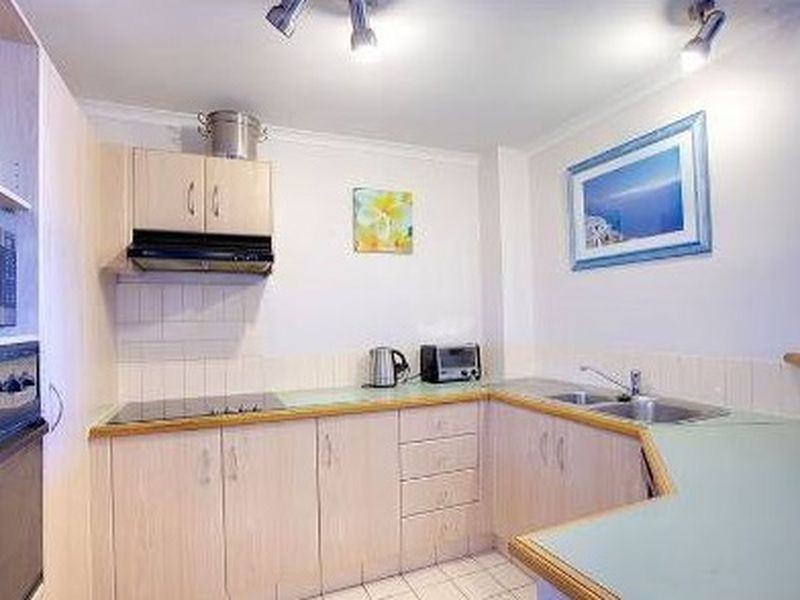 17/18 Jennifer Avenue, Runaway Bay QLD 4216