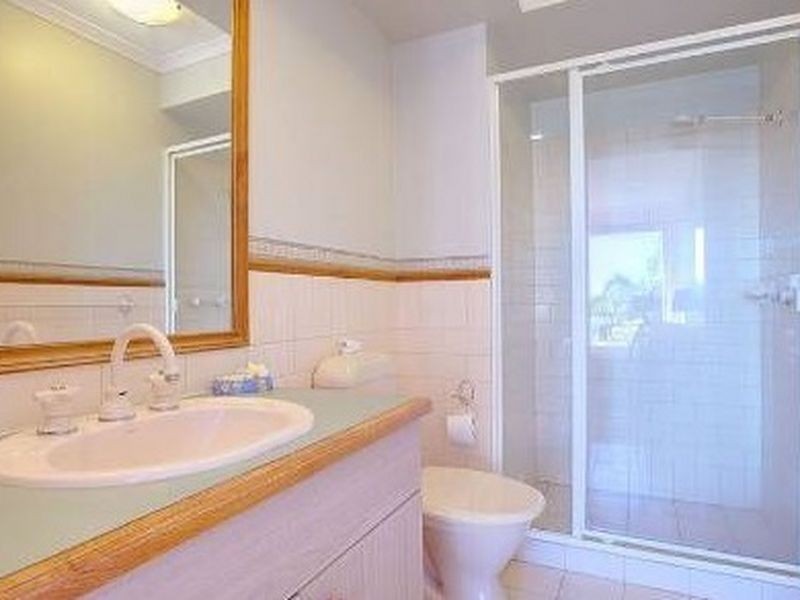 17/18 Jennifer Avenue, Runaway Bay QLD 4216