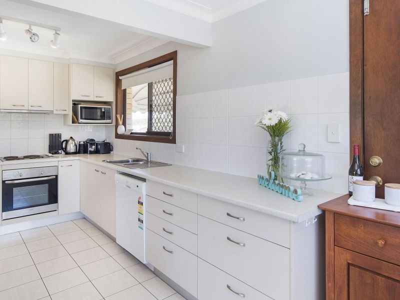 51 Jacaranda Avenue, Hollywell QLD 4216