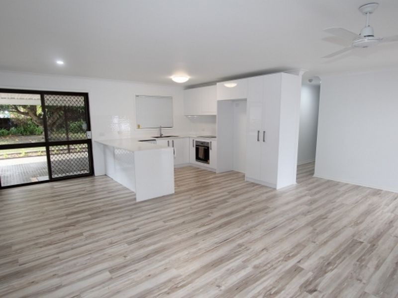 7 Blaxland Avenue, Paradise Point QLD 4216