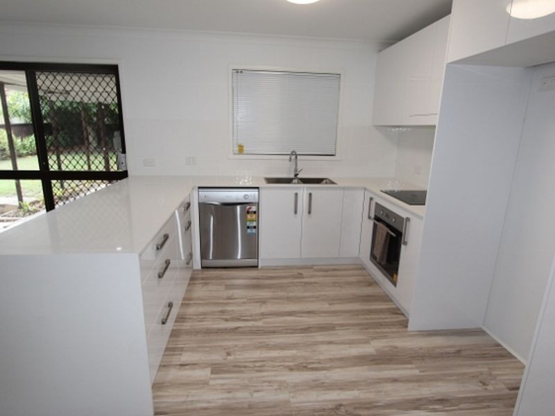 7 Blaxland Avenue, Paradise Point QLD 4216