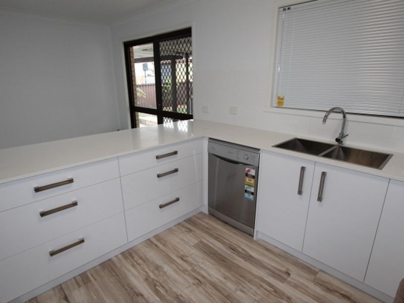 7 Blaxland Avenue, Paradise Point QLD 4216