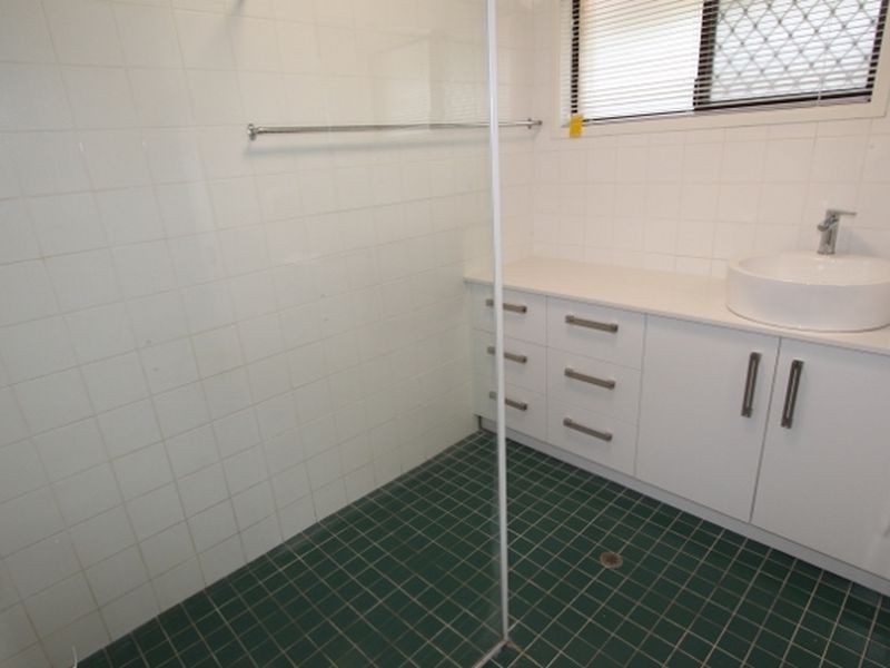 7 Blaxland Avenue, Paradise Point QLD 4216