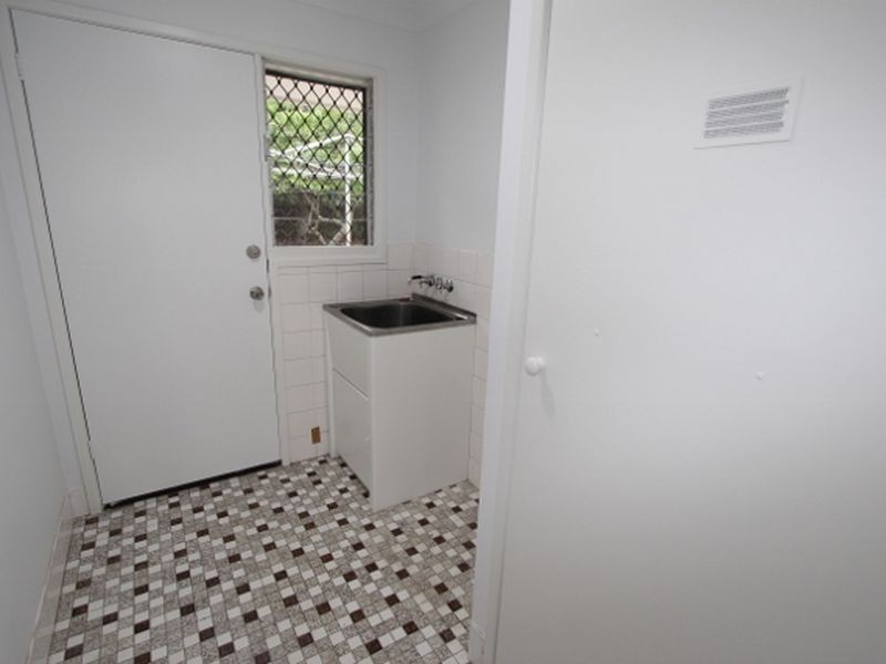 7 Blaxland Avenue, Paradise Point QLD 4216