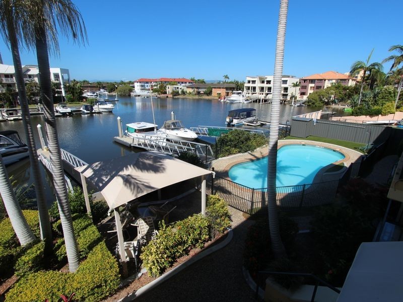 12/18 Jennifer Avenue, Runaway Bay QLD 4216