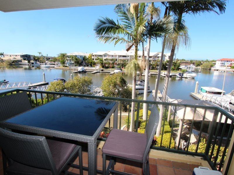 12/18 Jennifer Avenue, Runaway Bay QLD 4216