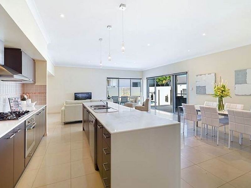 10 Iridium Drive, Hope Island QLD 4212