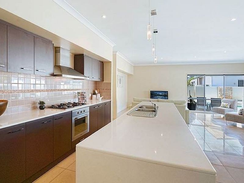 10 Iridium Drive, Hope Island QLD 4212