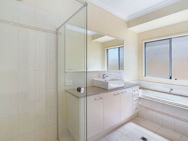 10 Iridium Drive, Hope Island QLD 4212