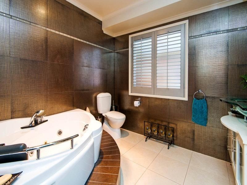 38 Oxley Drive, Paradise Point QLD 4216