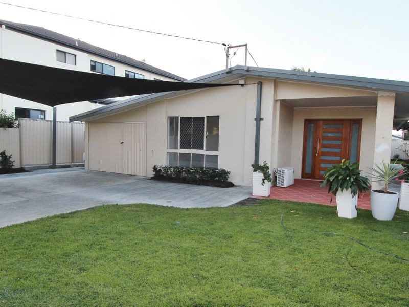 25 Victor Avenue, Paradise Point QLD 4216