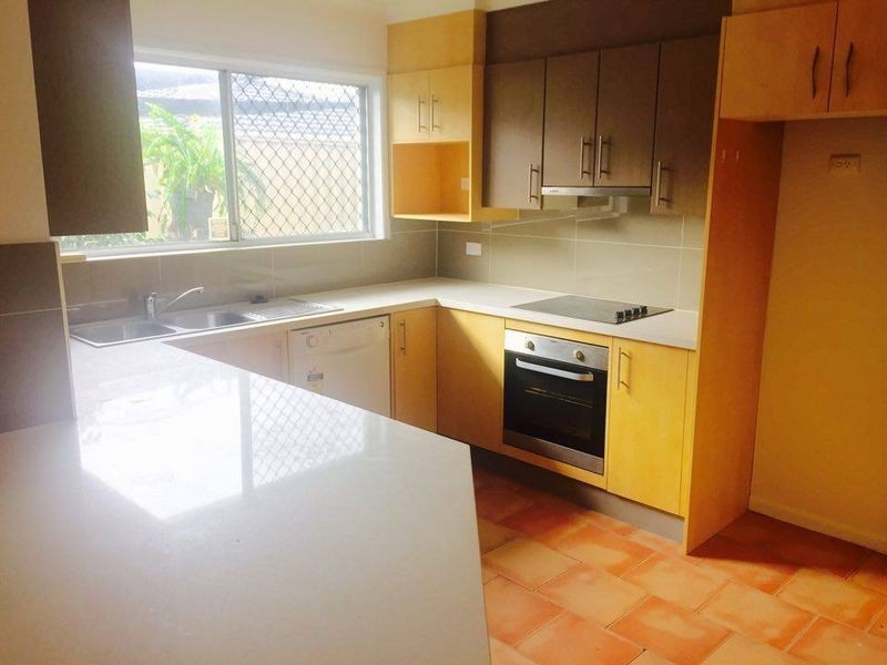 25 Victor Avenue, Paradise Point QLD 4216