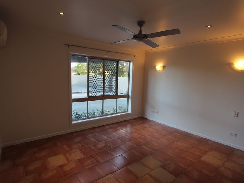 25 Victor Avenue, Paradise Point QLD 4216