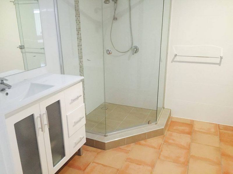 25 Victor Avenue, Paradise Point QLD 4216