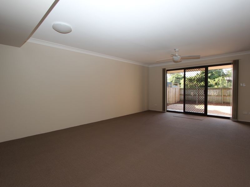 2/145 Government Road, Labrador QLD 4215