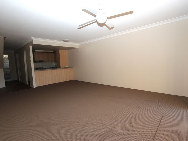 2/145 Government Road, Labrador QLD 4215