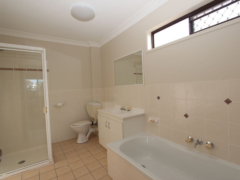 2/145 Government Road, Labrador QLD 4215