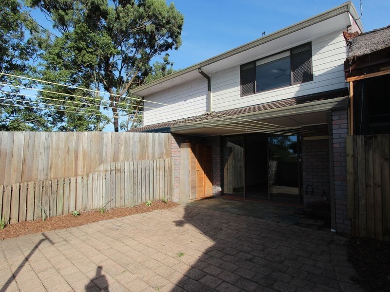 2/145 Government Road, Labrador QLD 4215