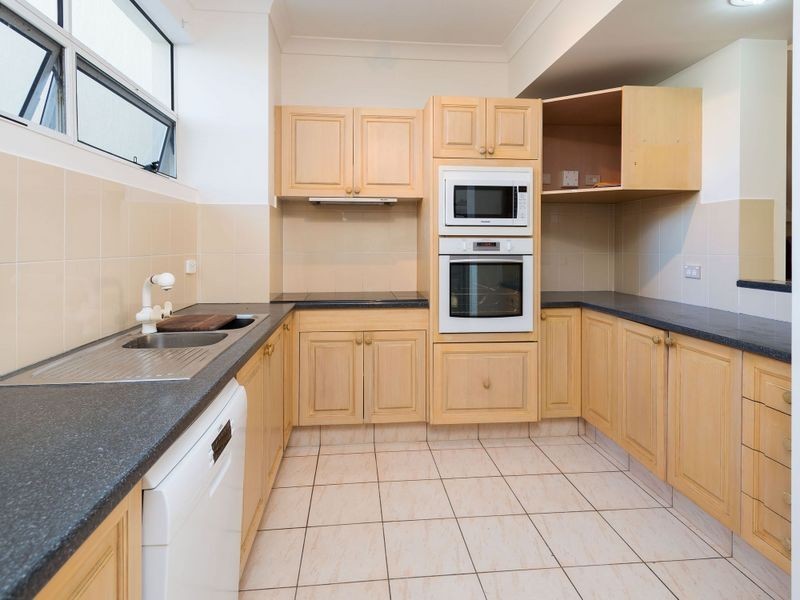 12/100 Morala Avenue, Runaway Bay QLD 4216