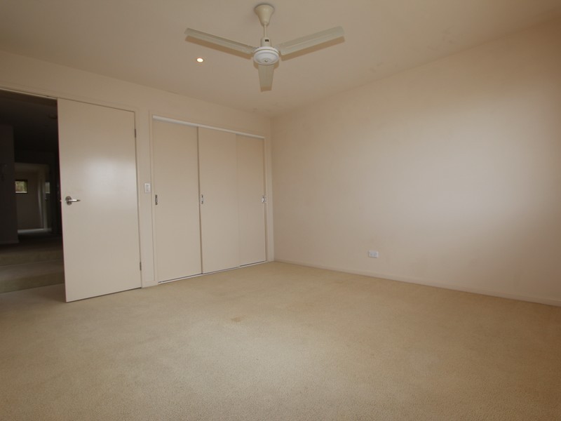 1/8 Drake Avenue, Paradise Point QLD 4216
