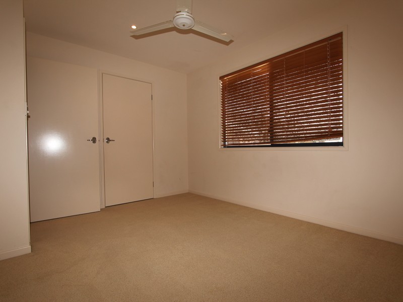 1/8 Drake Avenue, Paradise Point QLD 4216