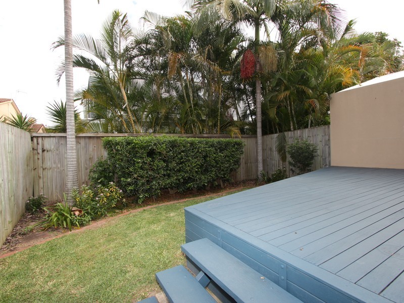 1/8 Drake Avenue, Paradise Point QLD 4216