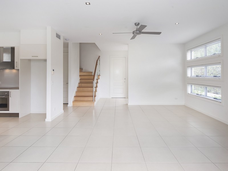 1/5 Wynflo Street, Labrador QLD 4215