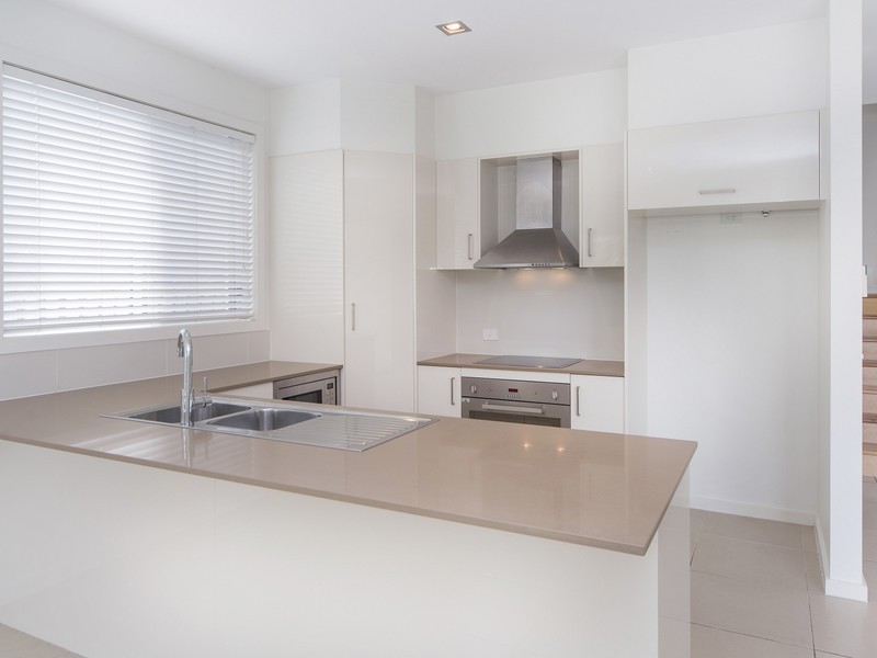1/5 Wynflo Street, Labrador QLD 4215